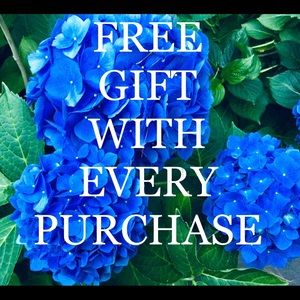 FREE GIFT WITH ALL PURCHASES❤️